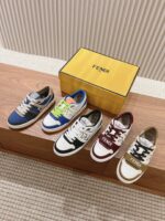 集合图
Fendi芬迪板鞋首款大头运动鞋~~fendi match篮球运动鞋，最新元素注入加FF复古的设计，超经典百搭系列……
鞋面采用牛皮和牛猄拼接组合，侧面凸起的双F logo，内里采用毛巾布里，TPU发泡组合双色大底不一般的舒适！情侣款35-44 - Image 2