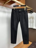 【Armani Jeans | Classic Denim, Embossed with Luxury DNA】 When streetwear meets haute couture, a pair of jeans can become a badge of status.
Deconstructing the language of denim with centuries-old craftsmanship, we infuse every inch of fabric with a modern attitude and luxurious details, making everyday wear a silent declaration of taste.
✨ A pair of jeans is an attitude, and even more so, a legacy.
It's not just a wardrobe essential, but also an interpretation of the brand's spirit—
"From suitcases to jeans, we have always defined the boundaries of luxury with the ultimate craftsmanship."
Sizes: 28-42 - Image 2