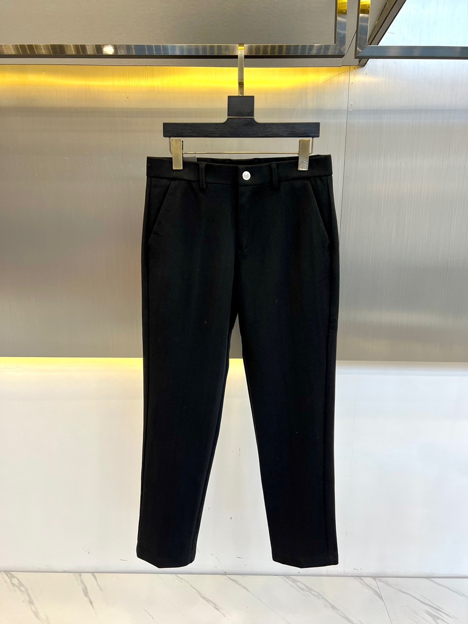 Vers Versace and SS Autumn/Winter New Men's Business Plush Thick Casual Pants, Platinum level Perfect Appearance, Directly Entering the Counter Nature, Extremely Unbeatable Micro Elastic Fabric Casual Pants, is a rare item in the industry in recent years. The quality, craftsmanship, fabric, and accessories subvert imagination, and the details are exquisite and exquisite. Customized original elastic cotton fabric! Creating a rebellious and tough personality color, the unique logo adds a lot of points, clever and exquisite, and the cutting and design continue the modern simplicity and efficiency of Italian style, bringing the tone of fashion aesthetics to the extreme. 29-38 None 35.37 (please indicate waist circumference when placing an order)