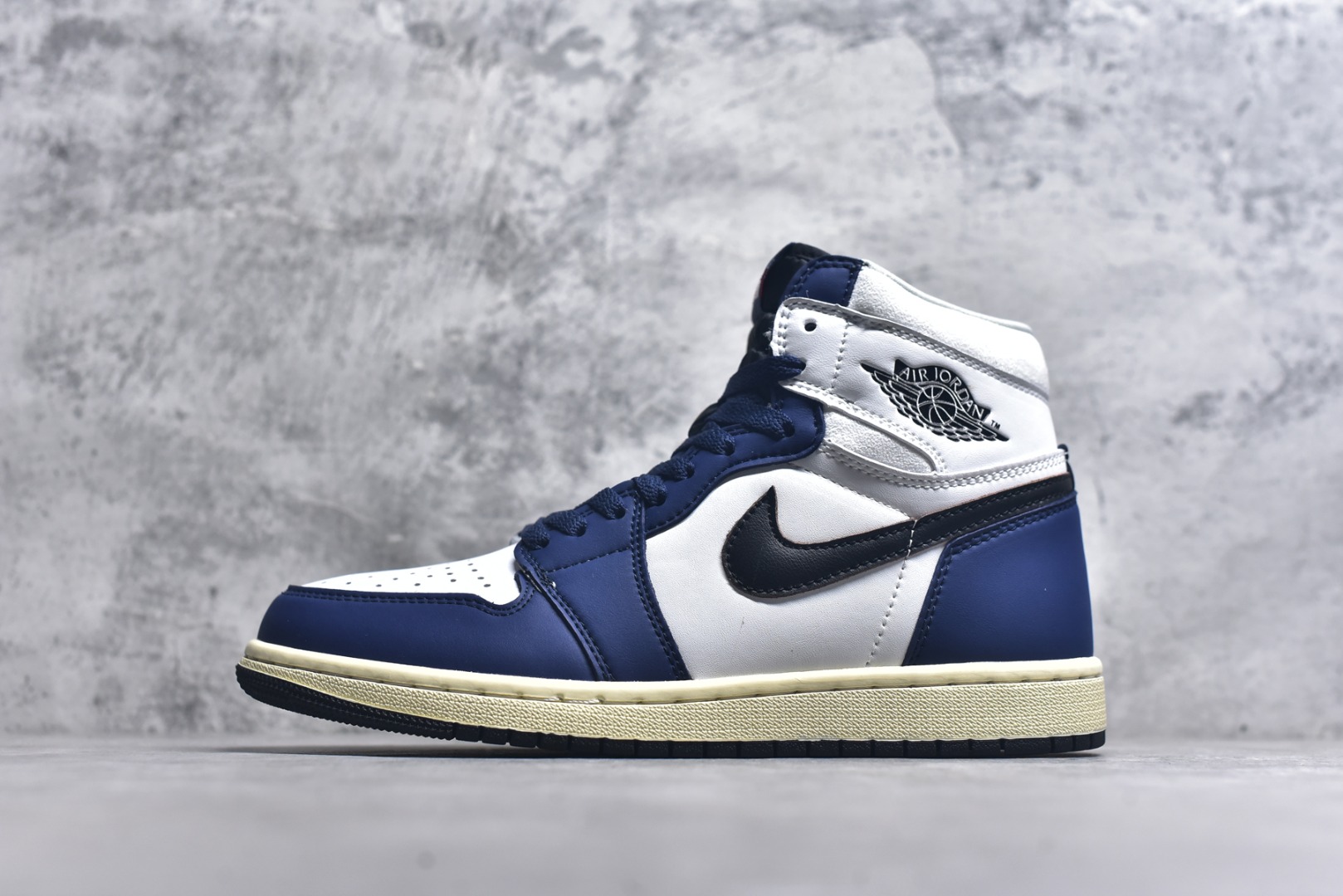 ▪🐼权威实拍💯#A
新货🚀#乔丹 Air Jordan 1 Retro High AJ1乔丹一代高帮经典复古文化休闲运动篮球球555088-009 
尺码36 36.5 37.5 38 38.5 39 40 40.5 41 42 42.5 43 44 45