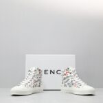 🌟  《顶级品质》
GⅣENCHY纪梵希魔术贴经典款 
专柜官网同步 市面最高版本 原版一比一复刻 四季潮鞋！纪凡希鞋子做工讲究 每一条走线都是按照原版样式 基本做到零瑕疵 媲美专柜 毫无压力 此款鞋即新潮又百搭！
▪️鞋面:进口摩术贴
▪️鞋面:进口头层牛皮
▪️垫脚:羊皮内里
▪️大底:原版TPU
▪️码数:女35一40 男39一44 - Image 2