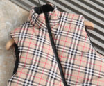 巴宝莉 秋冬季新品🌟时尚顶级马甲羽绒棉服填充进口羽绒朵，进口面料，加厚棉服里布最高标准，绝不跑绒，辅料五金全部原厂定做，10年专注服装生产，保证每件衣服的平整性，羽绒服界的劳斯莱斯！尺码：M～XXXL 下单报身高体重 - Image 4
