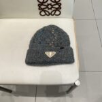 🧢普拉达💰RADA👒 秋冬新款针织毛线帽，超火爆💖质感一流，出街超好搭配！减龄神器