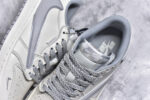 ▪🐼权威实拍💯#SJ37860
新货🚀#Travis Scott x Fragment Design x Air Jordan 1 Low OG SP AJ1 联名倒勾 低帮文化休闲板鞋 DH0223-322
#多方联名合作融合了Travis Scott 独特的音乐风格，藤原浩个性的设计风格以及Jordan品牌的经典元素 使其成为一双具有独特身份和价值的鞋子 清新而立体的外观加上联名标识更突出了其独特身份 这种配色方案显示出活力和时尚感 在视觉上引人注目  鞋身的质感和细腻的细节处理使其显得高端而格调十足  这款“倒钩”联名是设计与创意完美结合  融合多方的个性风格是一款备受瞩目的潮流鞋款
尺码：36 36.5 37.5 38 38.5 39 40 40.5 41 42 42.5 43 44 44.5 45 9.E5 - Image 9