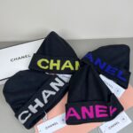 💰Chanel官网品质香奈儿秋冬网红时尚博主推荐款针织帽，藏着不动声色的高级感，每一处线条都透着利落大方，简约而不简单，大方且不失格调，处处细节都彰显着高端品味，时尚感在克制中愈发耐人寻味。 - Image 8
