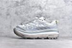 纯原HOKA ONE ONE 全新配色这个品牌来自于新西兰的毛利语，HOKA表示大地，ONE ONE表示飞越，连起来就是飞越地平线，ONE ONE不是读作“万万”，正确读法是“欧尼欧尼”。 HOKA在超厚中底方面的积累，让它跑在了其他厂商的前面，推出的跑鞋以缓震和轻量的优势，得到,众多跑者的青睐
尺码 ：36 36.5 37 38 38.5 39 40 40.5 41 42 42.5 43 44 44.5 45