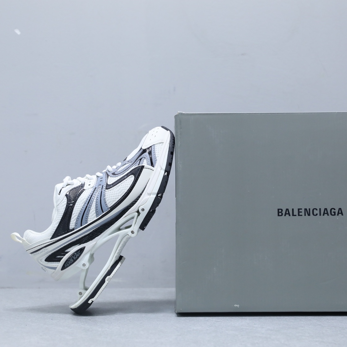 Balenciaga 巴黎世家 新款 弹簧鞋 增高 高跟 老爹鞋 运动鞋 复古做旧老爹鞋 Balenciaga X-Pander 巴黎世家 官方发售 正确字体电绣 粗细、位置、大小正确侧边TPU 透气孔匹配意产原版正确气垫分离大底，TPU软底 原版一致"Balenciaga" 大底LOGO 立体感十足原厂皮料水洗做旧  采购原厂网纱
🌵Size：35-46