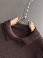 GUCCI 2025官网冬季最新毛衣，专柜同步在售爆款！特供羊毛混纺面料.手感舒适.可直接接触皮肤，logo徽章精致刺绣标志，极为抢眼！细节凸显大牌时尚魅力.精致做工.立体裁剪风格.穿着效果无敌帅气！三标齐全！码数：M-3XL - Image 3