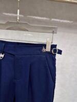 Prada's latest collection for autumn/winter 2025 in Asia! High end customized slim fit business casual pants with original hardware, suitable for daily business and leisure. The upper body effect is super positive, the three-dimensional slim fit lifts the buttocks, and the leg lines are fully highlighted. It contains special cotton fabric from Tencel! Belonging to the type of yarn dyed cotton! The texture is tight and delicate, making the upper body very comfortable and stylish, and extremely practical and versatile. It is definitely worth buying! Regular customers must receive recommendations!! Size: 29-36 - Image 4