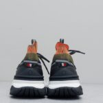 Moncler男士 Monte Runner 防水针织运动鞋
  该系列运动鞋延续了品牌的山地基因，透气防水，耐磨实穿，设计橡胶复合鞋底 适用于任何地形，具有耐久性和出色抓地力，增强缓冲和回弹力 搭配TPU尾翼，
  无论是都市漫游还是各类山地户外运动，都能轻松驾驭，潮酷个性叉充满科技感的外观，喜Gorpcore户外机能风的千万不能错过户外跑步都市漫步设计
Size:38-45 - Image 8