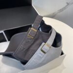 防尘袋
👒罗意威👒LOEWE新款原标设计棒球帽🧢质感超好，外部线条定位标准，做工精细，简约大气低价走量！ - Image 3
