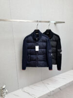 MO Mengkou 2025 new down jacket, original factory version customized development hardware accessories, all details are fully handled in place! The upper body effect of the design is amazing! Versatile, fashionable and handsome! The original memory silk fabric at the counter has a stylish texture, providing warmth and rejecting bloating! The upper body is amazing. Size: M-3XL