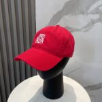 防尘袋
👒罗意威👒LOEWE新款原标设计棒球帽🧢质感超好，外部线条定位标准，做工精细，简约大气低价走量！