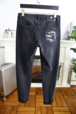 【Gucci Jeans | Classic Denim, Engraved with Luxury DNA】 When street style meets haute couture, a pair of jeans can become a badge of status.
Deconstructing the language of denim with centuries-old craftsmanship, we infuse every inch of fabric with a modern attitude and luxurious details, making everyday wear a silent declaration of taste.
✨ A pair of jeans is an attitude, and even more so, a legacy.
It's not just a wardrobe essential, but also an interpretation of the brand's spirit—
"From suitcases to jeans, we have always defined the boundaries of luxury with the ultimate craftsmanship."
Sizes: 28-42 - Image 2
