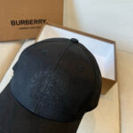 Burberry's new early spring baseball cap, simple yet fashionable, suitable for both men and women! High quality products, enjoy a sense of premium quality! - Image 2