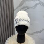 ⚫️Lv官网针织帽
非常百搭 男女通用 亲们可以看细节，车工整齐 透气舒适，采用进口毛线料！潮人必备！
