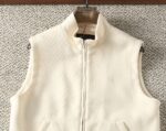 LP&Nuoyoupian 2025SS autumn and winter new vest jacket. New style. Customized fabric at the counter is soft and skin friendly, wrinkle resistant and stylish, providing comfortable upper body wear; Adorned with brand logo on the chest, highly recognizable; Collar design, merging business and leisure; Polyester fiber lining, full of high-end feel; A vest suitable for various occasions, regardless of age.【 Color 】 Grey Beige【 Code 】 48-56/8580 - Image 3