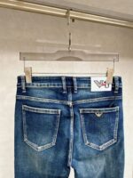 【Armani Jeans | Classic Denim, Embossed with Luxury DNA】 When streetwear meets haute couture, a pair of jeans can become a badge of status.
Deconstructing the language of denim with centuries-old craftsmanship, we infuse every inch of fabric with a modern attitude and luxurious details, making everyday wear a silent declaration of taste.
✨ A pair of jeans is an attitude, and even more so, a legacy.
It's not just a wardrobe essential, but also an interpretation of the brand's spirit—
"From suitcases to jeans, we have always defined the boundaries of luxury with the ultimate craftsmanship."
Sizes: 28-42 - Image 9