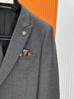 Versace 25Ss autumn and winter new suit suit suit suit suit set! The evergreen tree of the Western fashion industry, a must-have wardrobe item for business elites, men's formal wear, and one button suits. The brand's classic logo logo is super generous, with a flat collar and collar accessories such as a stylish brooch, elegant and generous solid color scheme, and a back slit design. It is a classic style that comes out every quarter! Wearing the pattern is really great, strongly recommended!Clear and ergonomic tailoring, with a tall and handsome upper body, comfortable and slim fit, showcasing a gentlemanly demeanor. Carefully selected suit fabrics, including 20% wool, 18% viscose, 58% polyester, and 4% spandex, provide a soft and delicate touch, with good luster and elasticity. The silhouette and elastic waistband cutting add more comfort to the dressing of stylish men, making them look slim yet handsome!Used for producing high-end professional and business formal suits, Fan * Zhe is renowned worldwide for his classic and solemn design style. A high-end business casual suit set that requires high craftsmanship, takes a long time to make, and can be worn all year round!The fabric is flat, with a smooth and full texture, and a firm appearance. It is made of high-quality wool material, and the quality of the material is visible when tied tightly.Regarding details: The high-end suit is cut with a modern feel, combining traditional cutting art with modern production techniques. It adopts fully imported automatic cutting pieces, with almost zero error in each piece of fabric, and then hand sewn by top tailors to ensure the fit and beauty of every part. The front two layers are saved, and according to the principles of ergonomics, it is slim fitting but not tight fitting. The elastic on both sides of the waistband of the trousers can be adjusted!Classic collar design, classic style without conservatism, simple and elegant. We insist on hand sewing handicrafts, all of which are made by experienced craftsmen. The quotation is based on the labor and time consumption per meter, and each stitch is rigorous and excellent, without any burrs or stitches on both sides. Handcrafted sleeves, hand nail buckles, hand calibration, and handmade threading can be seen everywhere, delicate and smooth, effectively reducing static electricity in autumn and winter, creating a high sense of unity on the surface and inside. It is worth buying for any man, as it can boost your face in various formal occasions!❤️❤️❤️ Kind reminder: Suits are not sold separately and cannot be adjusted in size separately【 Size 】: 46-56upper garmentSize 46: Chest circumference 100- Shoulder width 44- Sleeve length 62- Clothing length 69Size 48: Chest circumference 104 Shoulder width 45 Sleeve length 63 Clothing length 70Size 50: Chest circumference 108 Shoulder width 46 Sleeve length 64 Clothing length 71Size 52: Chest circumference 112 Shoulder width 47 Sleeve length 65 Clothing length 72Size 54: Chest circumference 116 Shoulder width 48 Sleeve length 66 Clothing length 73Size 56: Chest circumference 120 Shoulder width 49 Sleeve length 67 Clothing length 74bottom wearSize 46: Waist circumference 80 Hip circumference 104 Pants length 111Size 48: waist circumference 82 hip circumference 108 pants length 111Size 50: waist circumference 84 hip circumference 112 pants length 112Size 52: Waist circumference 86 Hip circumference 116 Pants length 112Size 54: Waist circumference 88 Hip circumference 120 Pants length 113Size 56: Waist circumference 90 Hip circumference 124 Pants length 113 - Image 6