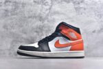 ▪🐼权威实拍💯#SI34640
新货🚀#Air Jordan AJ1 Mid 中帮 黑橙扣碎 DQ8426-801 终端优势供应 市面中低帮最具代表性版本没有之一 口碑大厂出品 品控大底版型不断改良更新 全套原纸板楦头开发 确保原汁原味 完美呈现版型 完美零毛边处理 原厂内置全掌气垫 价格定位良心 平台专用代工流水线出品 一眼公司既视感 拿到手的一瞬间就与众不同 碾压市面所有版本 全部原鞋开发 每一个配色都会采购原鞋确认细节 打破市面看图做货无好货之说 SIZE：35.5 36 36.5 37.5 38 38.5 39 40 40.5 41 42 42.5 43 44 44.5 45 46