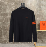 L Autumn/Winter New Product, Tranquil Luxury: Say Goodbye to Exaggerated Logo and Bold Design. The LP sweaters of 2025 will place greater emphasis on "inner beauty", conveying a confident and elegant tone that is not noisy and has its own voice through ultimate fabrics, exquisite details, and relaxed contours. The soft touch is extremely skin friendly, with a classic round neck and slightly drooping cut. The sleeve length may slightly cover the back of the hand, bringing a sense of wrapped security and laziness.Counter size: M~3XLNumber of recommended height and weight codes that can be reported. - Image 2
