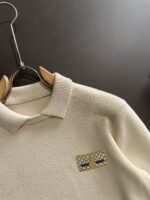 GUCCI 2025官网冬季最新毛衣，专柜同步在售爆款！特供羊毛混纺面料.手感舒适.可直接接触皮肤，logo徽章精致刺绣标志，极为抢眼！细节凸显大牌时尚魅力.精致做工.立体裁剪风格.穿着效果无敌帅气！三标齐全！码数：M-3XL - Image 2