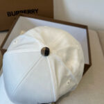 Burberry's new early spring baseball cap, simple yet fashionable, suitable for both men and women! High quality products, enjoy a sense of premium quality! - Image 3