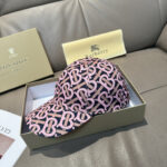 Comes with box and bag, Burberry's latest baseball cap, genuine custom made, brand new TB pattern, original printed fabric, meticulously crafted and flawless, original factory quality, exclusive physical shooting, easy to assemble! - Image 2