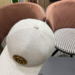 Gucci baseball cap ♥️ GUCCI 🧢 New autumn and winter plush baseball cap, 🔥🎩  The craftsmanship is very exquisite and convenient to carry! Run volume! - Image 9
