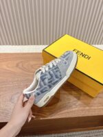 男码加10  Fendi芬迪板鞋首款大头运动鞋~~fendi match篮球运动鞋，最新元素注入加FF复古的设计，超经典百搭系列……
鞋面采用牛皮和牛猄拼接组合，侧面凸起的双F logo，内里采用毛巾布里，TPU发泡组合双色大底不一般的舒适！情侣款35-44 - Image 5