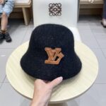 Dior新款爆款兔毛桶帽
遮脸帽 出街必备款！ - Image 7