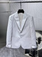 Fendi 2025ss Spring and Autumn new suit, high-end version! Customized fabrics for counters have high breathability and comfort, impeccable details, and brand element design concepts, reflecting high quality. Delicate and soft to the touch! Presenting casual tailoring, the upper body design is superb! Size range: 48-58