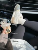 集合上脚效果图
Fendi芬迪板鞋首款大头运动鞋~~fendi match篮球运动鞋，最新元素注入加FF复古的设计，超经典百搭系列……
鞋面采用牛皮和牛猄拼接组合，侧面凸起的双F logo，内里采用毛巾布里，TPU发泡组合双色大底不一般的舒适！情侣款35-44(男码加10) - Image 6