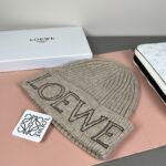 罗意威loewe官网经典款针织帽！小红书热卖爆款！穿搭神气！男女同款，加厚更保暖，时尚流行🌸质感一流，秋冬保暖最佳名品，赶紧订购哦，跑量款 - Image 3