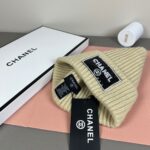 💰Chanel官网品质香奈儿秋冬网红时尚博主推荐款针织帽，藏着不动声色的高级感，每一处线条都透着利落大方，简约而不简单，大方且不失格调，处处细节都彰显着高端品味，时尚感在克制中愈发耐人寻味。 - Image 6