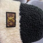 路易威登LouisVuitton可爱渔夫帽女冬季羊羔绒毛绒盆帽子加厚保暖韩版百搭潮牌 - Image 8