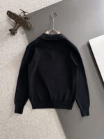 The latest winter sweaters on the official website of Luoyiwei 2025 are on sale at the counter simultaneously! Specially supplied wool blended fabric Comfortable to feel It can directly touch the skin, with exquisite embroidered logos and badges that are extremely eye-catching! Details highlight the fashionable charm of big brands Exquisite craftsmanship Stereoscopic cutting style The wearing effect is unbeatable and handsome! All three standards are complete! Size: M-3XL - Image 9