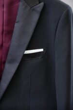 Dior -25SS autumn and winter new suit suit suit 🫑🫑 Two piece trendy and fashionable suit, a must-have item for business elite wardrobes, men's formal wear, fashionable and trendy wear, brand classic logo logo logo super generous, classic styles will be released every quarter! Wearing the pattern is really great, strongly recommended!Sharp and ergonomic tailoring, with a tall and handsome upper body, simple and elegant. Comfortable and slim fit, showcasing a gentlemanly demeanor at a glance. Made from carefully selected suit fabrics, including 20% wool, 18% viscose, 58% polyester, and 4% spandex, the fabric feels soft and delicate, with good luster and elasticity. The waist is made of sheepskin and leather, and is adorned with Louis Vuitton's soul logo embossed with letters! The silhouette and waist cinching add more comfort to the dressing of stylish men, making them look slim yet handsome!Used for making high-end professional and business formal suits, renowned worldwide for its classic and solemn design style. A high-end business casual suit set that requires high craftsmanship, takes a long time to make, and can be worn all year round!The fabric is flat, with a smooth and full texture, and a firm appearance. It is made of high-quality cotton wool material, and the quality of the material is visible when tied tightly.Regarding details: The high-end suit is cut with a modern feel, combining traditional cutting art with modern production techniques. It adopts fully imported automatic cutting pieces, with almost zero error in each piece of fabric, and then hand sewn by top tailors to ensure the fit and beauty of every part. The front two layers are saved, and according to the principles of ergonomics, it is slim fitting but not tight fitting. The elastic of the cow tendons on both sides of the waistband of the trousers can be adjusted! Not wearing tight waists!Classic collar design, classic style without conservatism, simple and elegant. The lining of the collar is made of pure handmade tribute needles, and we insist on hand sewing handicrafts, all of which are from the hands of experienced craftsmen. The quotation is based on the labor and time consumption per meter, and each stitch is rigorous and excellent, without any burrs or stitches on both sides. Handcrafted sleeves, hand nail buckles, hand calibration, and handmade threading can be seen everywhere, delicate and smooth, effectively reducing static electricity in autumn and winter, creating a high sense of unity on the surface and inside. It is worth buying for any man, as it can boost your face in various formal occasions!Color: Black【 Size 】: 46-56 - Image 7
