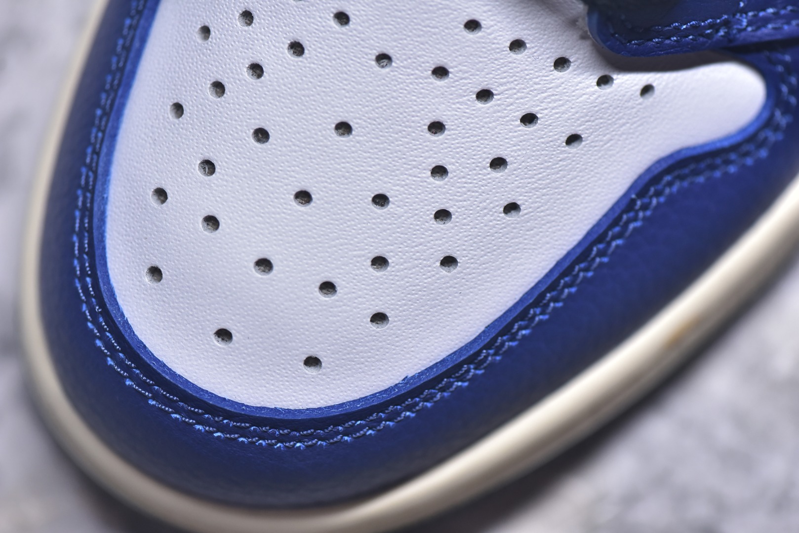▪细节鉴定
Air Jordan AJ1 Retro High 高帮 皇家蓝白 DZ5485-100