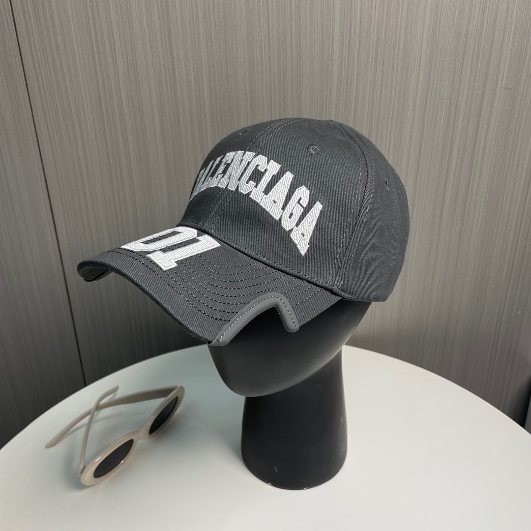 💰 BALENCIAGA new embroidered logo baseball cap from Balenciaga, cool color scheme, with different styles for men and women to wear. The first batch will be shipped first! Paris fans must make a purchase!