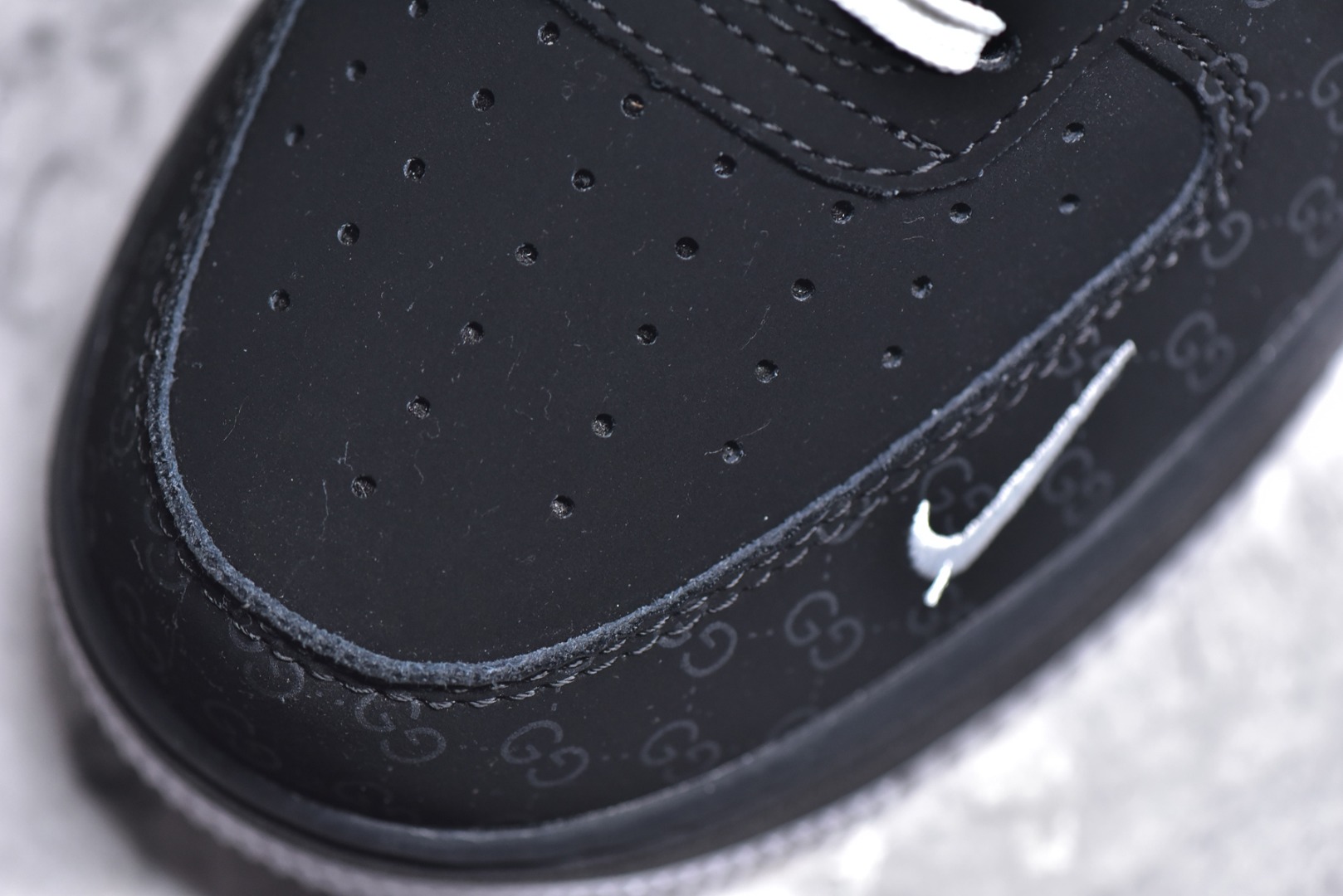 ▪️细节鉴定
NK Air Force 1'07 Low 古驰熊联名-极夜黑 空军一号