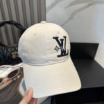 路易威登棒球帽LouisVuitton👒😍新款LV棒球帽，重工打造♥完美刺绣，高端大气，百搭款🤗男女通用！ - Image 5