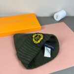 配防尘袋
路易威登LOUIS VUITTON🎩官方热卖爆款，羊毛针织毛线帽，时尚好品质高端大气，超柔软！超火爆💖质感很赞，出街超好搭配！时尚潮流！秋冬必备单品，快快入手哦！ - Image 5