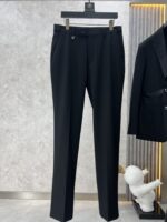1V 2023 Autumn/Winter New Products 📸 Casual and fashionable original suit set, with the brand's classic logo mark 👍🏻 Super generous, with lining design emphasizing perfect lines, perfectly blending the low-key and melancholic temperament of England with the exquisite and noble French style. A sleek and ergonomic cut, with a tall and handsome upper body, comfortable and slim fit, showcasing a gentlemanly demeanor. Selected suit fabric, with a soft and delicate touch, good luster and elasticity. Paired with this suit set, it is a great choice for stylish men. The silhouette and waist cinching cut add more comfort to their attire, making them look slim yet handsome! A must-have for trendy men! Counter size: S-2XL - Image 7