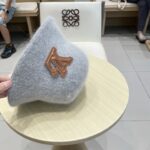 Dior新款爆款兔毛桶帽
遮脸帽 出街必备款！ - Image 4