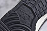 ▪️细节鉴定
NK SB Dunk Low 斯图西系列-绑带猪八米黑勾 低帮休闲板鞋 - Image 5