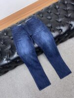 【Armani Jeans | Classic Denim, Embossed with Luxury DNA】 When streetwear meets haute couture, a pair of jeans can become a badge of status.
Deconstructing the language of denim with centuries-old craftsmanship, we infuse every inch of fabric with a modern attitude and luxurious details, making everyday wear a silent declaration of taste.
✨ A pair of jeans is an attitude, and even more so, a legacy.
It's not just a wardrobe essential, but also an interpretation of the brand's spirit—
"From suitcases to jeans, we have always defined the boundaries of luxury with the ultimate craftsmanship."
Sizes: 28-42 - Image 8