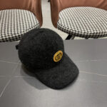 Gucci baseball cap ♥️ GUCCI 🧢 New autumn and winter plush baseball cap, 🔥🎩  The craftsmanship is very exquisite and convenient to carry! Run volume! - Image 3