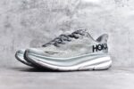 纯原级别 HOKA ONE ONE Clifton 克里夫顿9代专业性能减震公路跑步鞋 轻盈透气的针织网面和纱线的使用让鞋面更挺拔 增强鞋面的强度和支撑性能 搭配柔软的鞋舌 让双脚在舒适包裹中跑的更加畅快 全新泡棉中底 柔软的同时增强回弹性能 为不同跑者提供更平稳流畅的脚感 带来全面的缓冲保护 根据人体工程学设计的延长拉襟 后跟处弹软的海绵填充舒适固定 避免掉跟和摩擦 相比上一代光滑的内衬 Clifton 9的内衬增强了摩擦力 避免双脚在鞋内滑动 SIZE：36 36.5 37.5 38 38.5 39 40 40.5 41 42 42.5 43 44 44.5 45 - Image 2