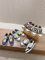 集合图
Fendi芬迪板鞋首款大头运动鞋~~fendi match篮球运动鞋，最新元素注入加FF复古的设计，超经典百搭系列……
鞋面采用牛皮和牛猄拼接组合，侧面凸起的双F logo，内里采用毛巾布里，TPU发泡组合双色大底不一般的舒适！情侣款35-44